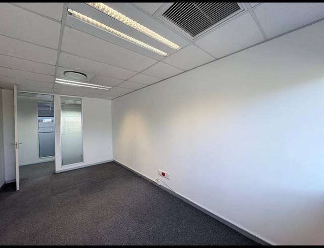 22M² SERVICED OFFICE TO LET IN VORNA VALLEY